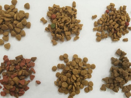 โรงงานแปรรูปอาหารสุนัขอัตโนมัติทั้งหมด ประสิทธิภาพสูง 120-150KG / H